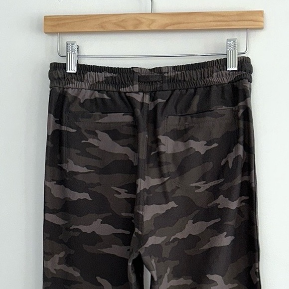 ATHLETA Farallon Jogger in Camo - Picture 10 of 14